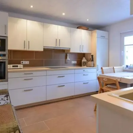 1 Apartment *